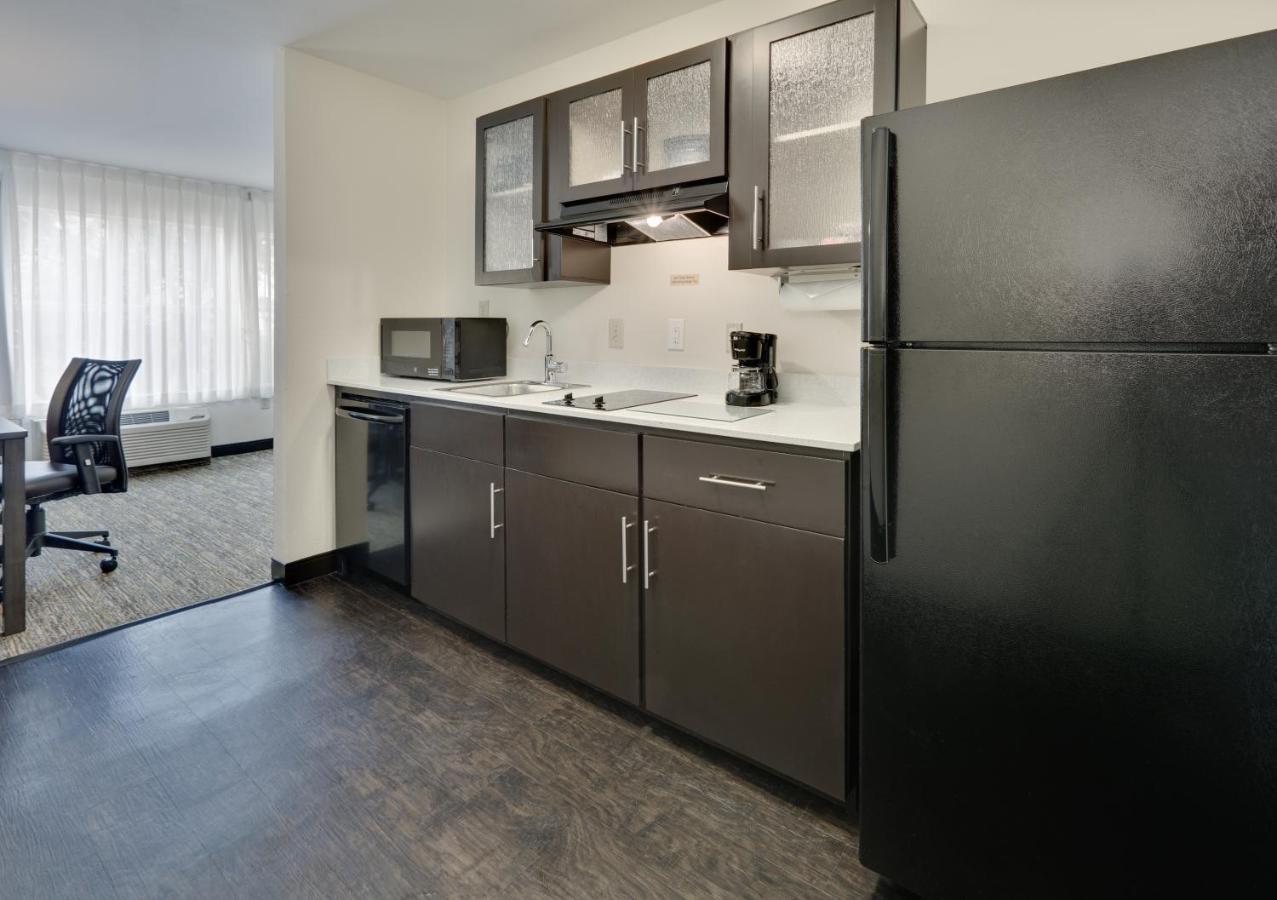 Candlewood Suites Dallas Market Center-Love Field By Ihg Экстерьер фото