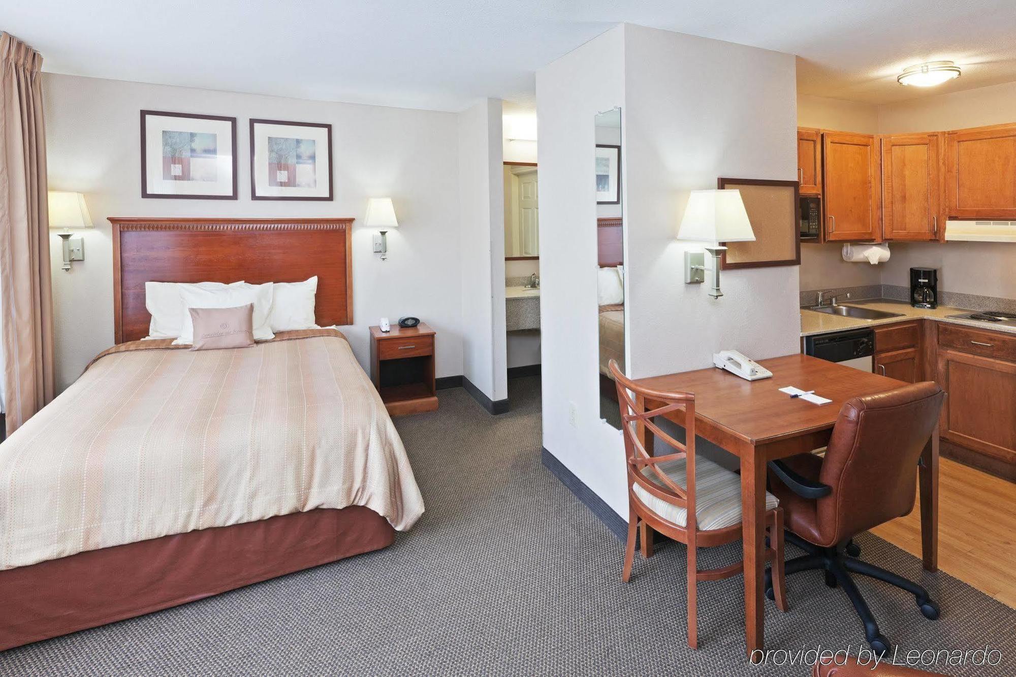 Candlewood Suites Dallas Market Center-Love Field By Ihg Экстерьер фото