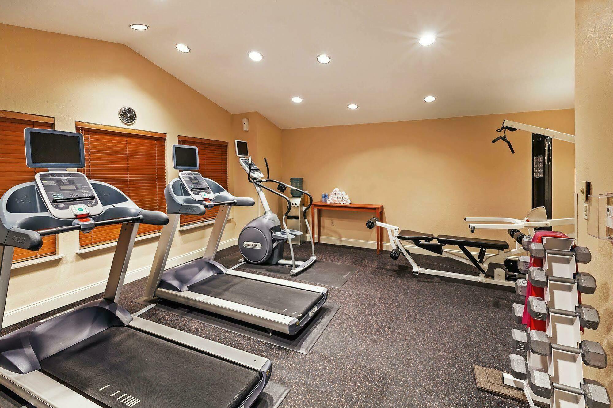 Candlewood Suites Dallas Market Center-Love Field By Ihg Экстерьер фото