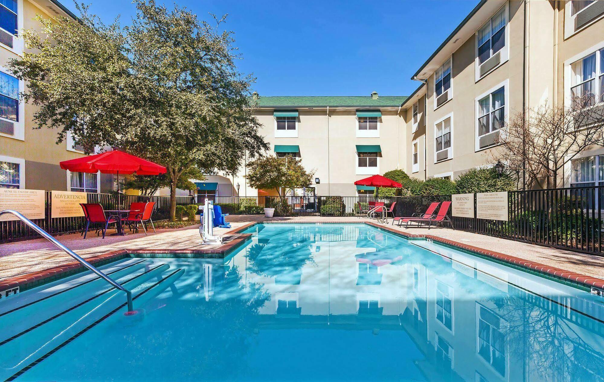 Candlewood Suites Dallas Market Center-Love Field By Ihg Экстерьер фото