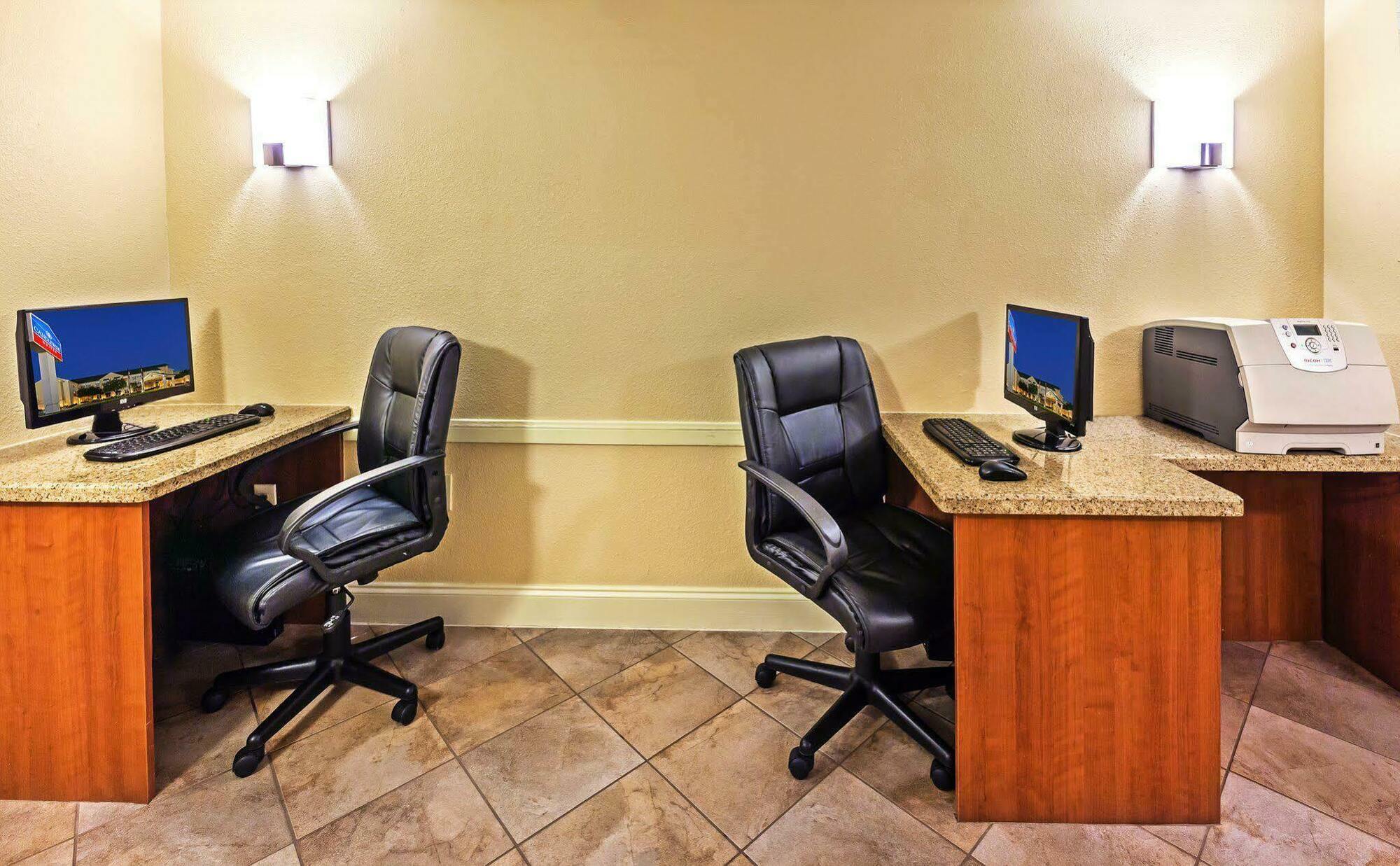 Candlewood Suites Dallas Market Center-Love Field By Ihg Экстерьер фото